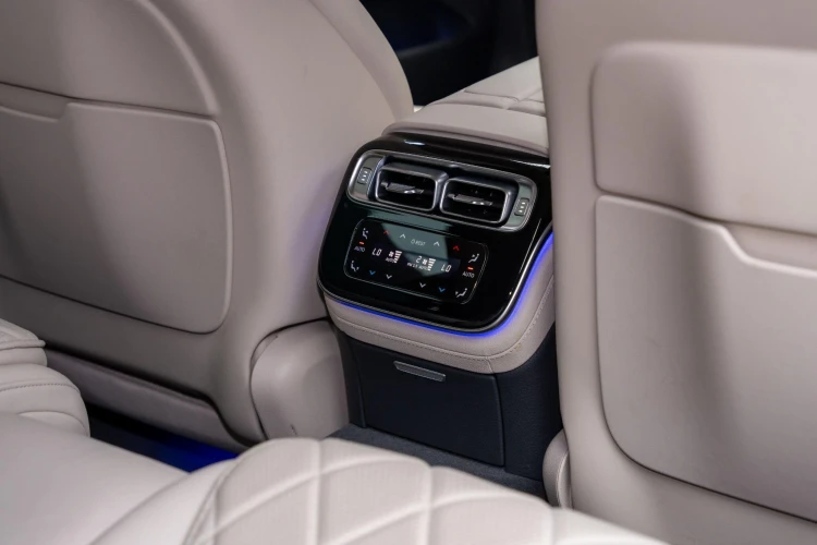 Vehicle Image 30