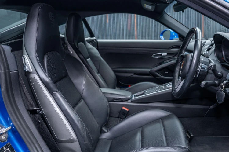 Vehicle Image 12