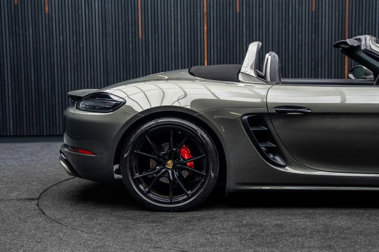 Vehicle Image 21