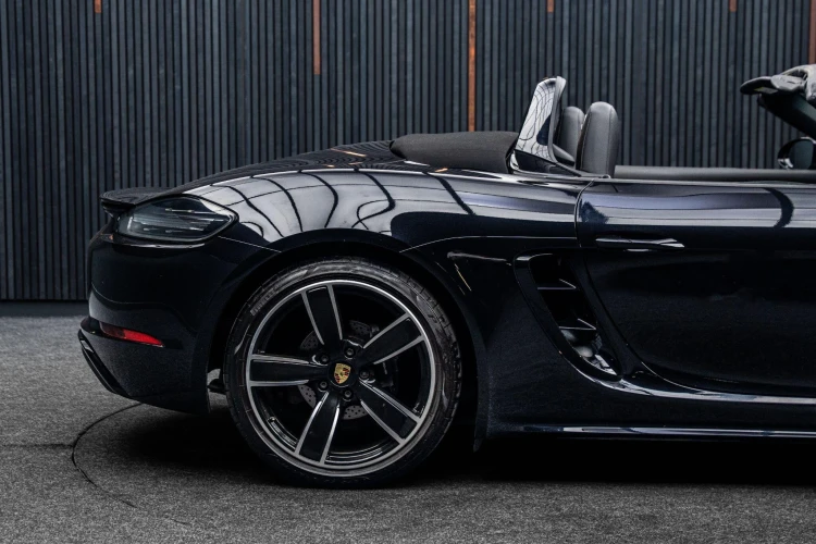 Vehicle Image 21