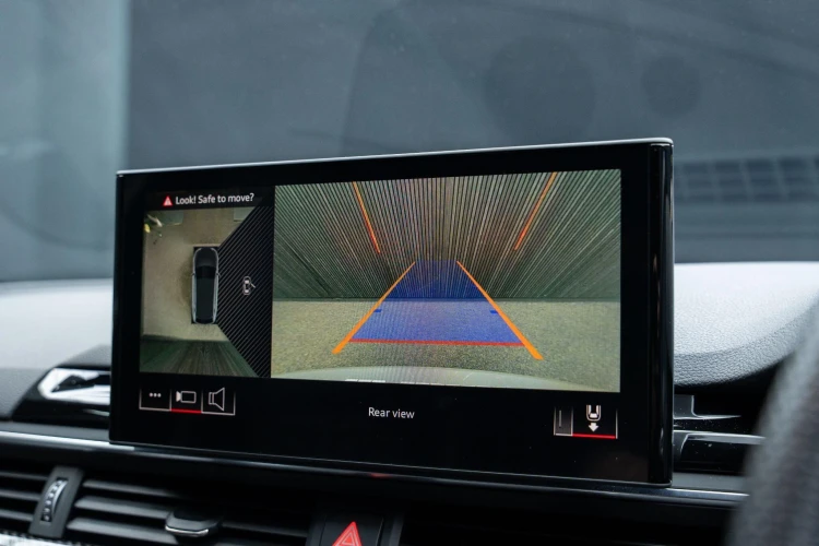 Vehicle Image 10