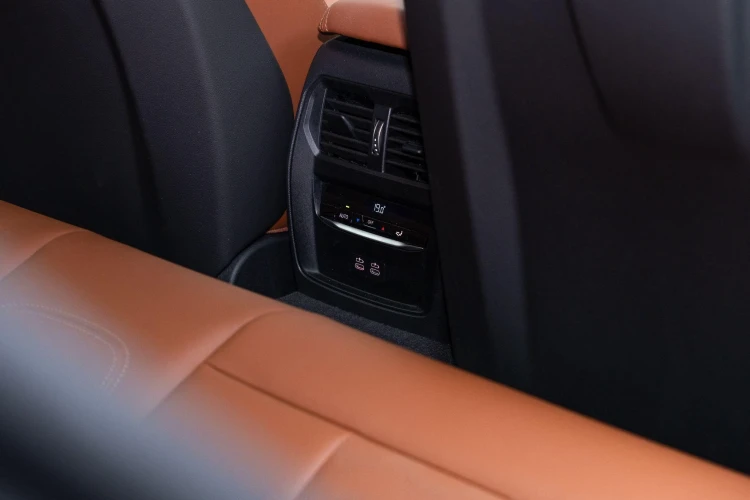 Vehicle Image 48