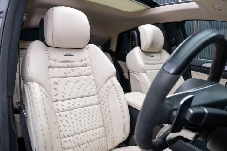 Vehicle Image 12