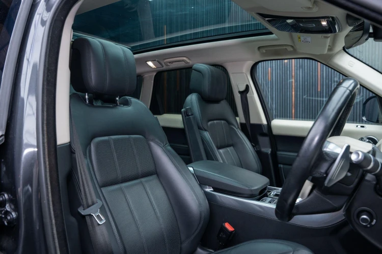 Vehicle Image 12