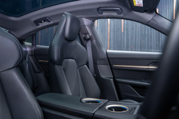 Vehicle Image 37