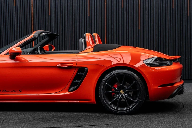 Vehicle Image 19