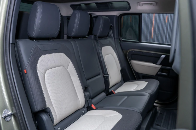 Vehicle Image 14