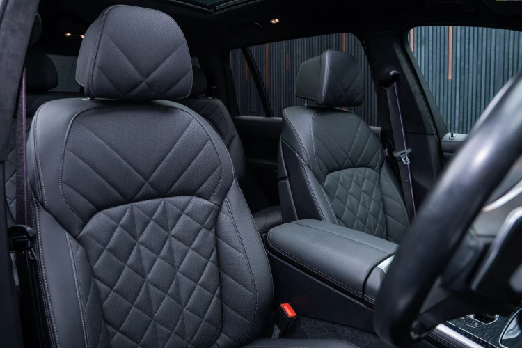 Vehicle Image 12