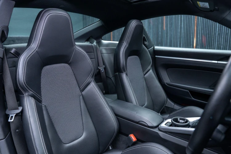 Vehicle Image 12