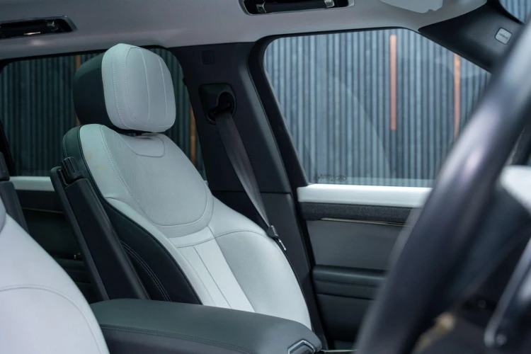 Vehicle Image 30