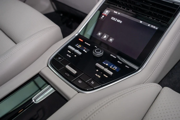 Vehicle Image 38