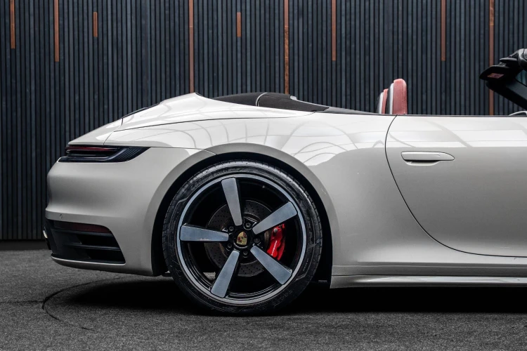 Vehicle Image 21