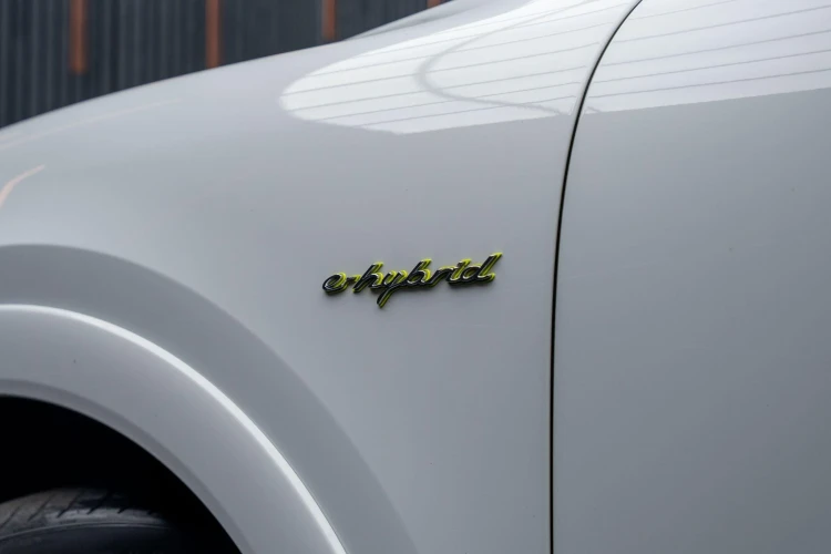 Vehicle Image 25