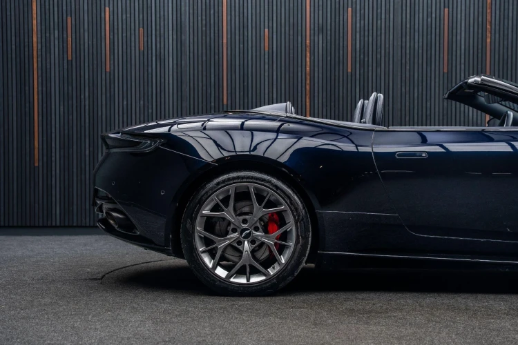 Vehicle Image 21