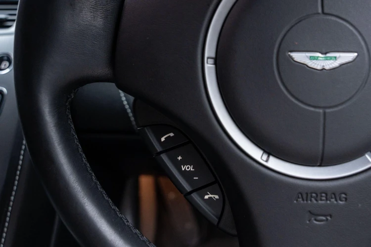 Vehicle Image 25