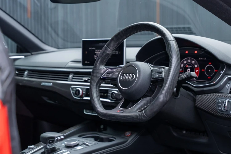 Vehicle Image 4