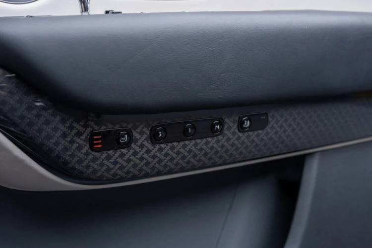 Vehicle Image 35