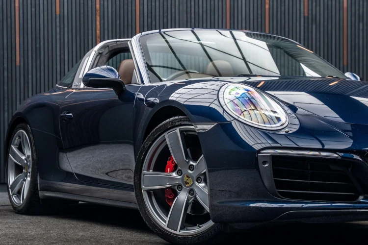 Vehicle Image 11