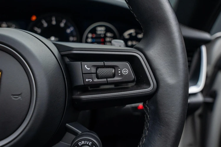 Vehicle Image 22