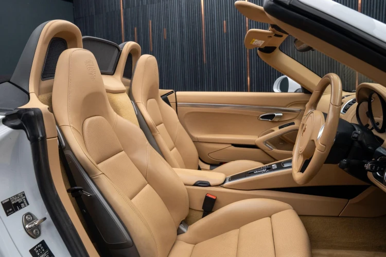 Vehicle Image 12