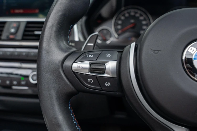 Vehicle Image 32