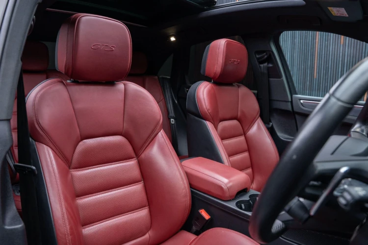 Vehicle Image 12