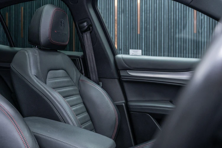 Vehicle Image 30