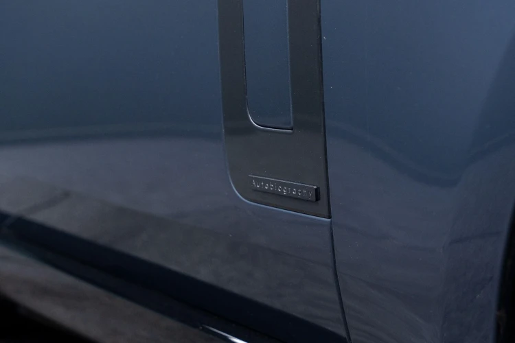 Vehicle Image 25