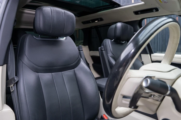 Vehicle Image 12