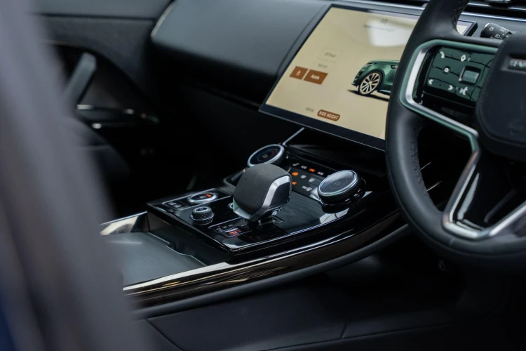 Vehicle Image 32