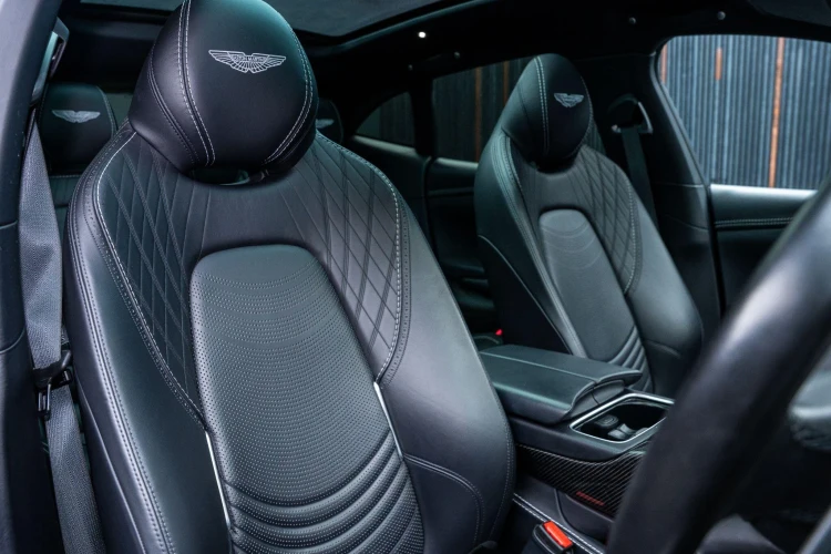 Vehicle Image 12