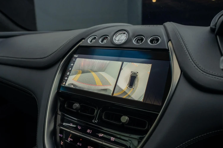 Vehicle Image 6