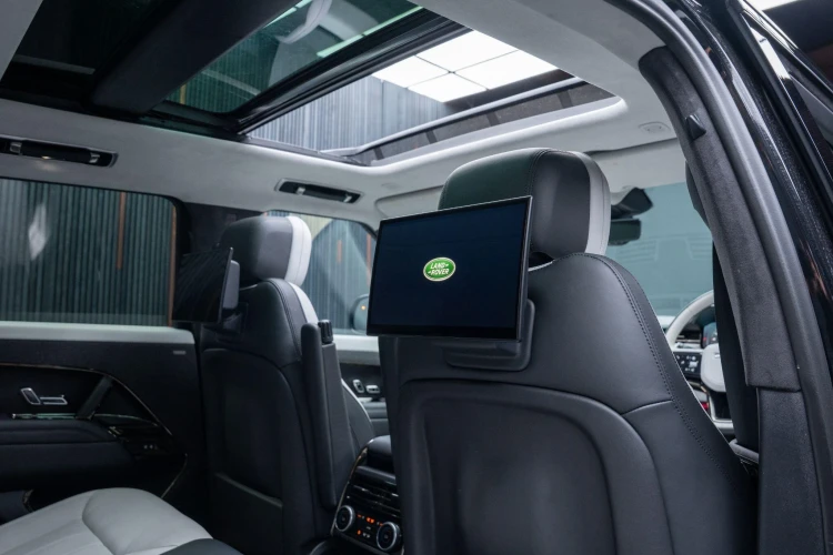 Vehicle Image 6