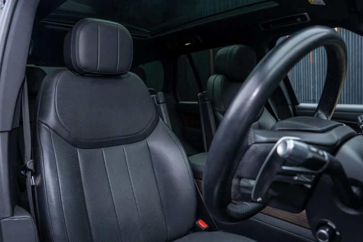 Vehicle Image 12