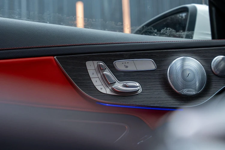 Vehicle Image 32