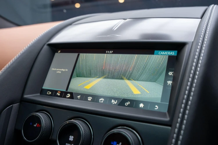 Vehicle Image 8