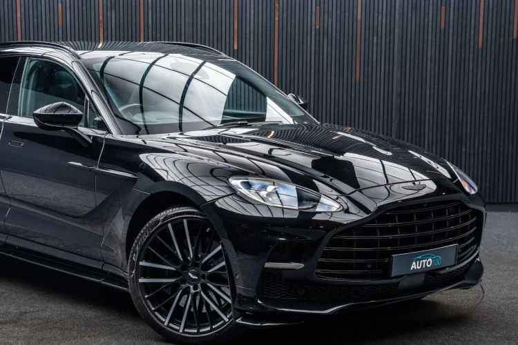 Vehicle Image 9
