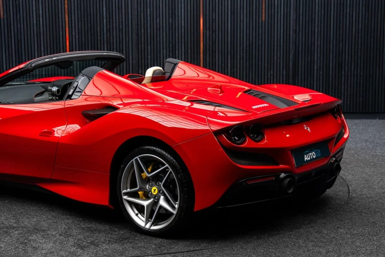 Vehicle Image 25