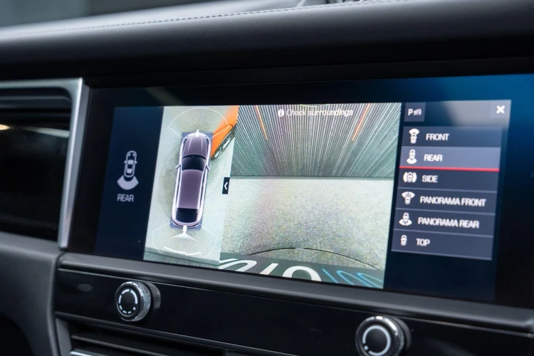 Vehicle Image 6
