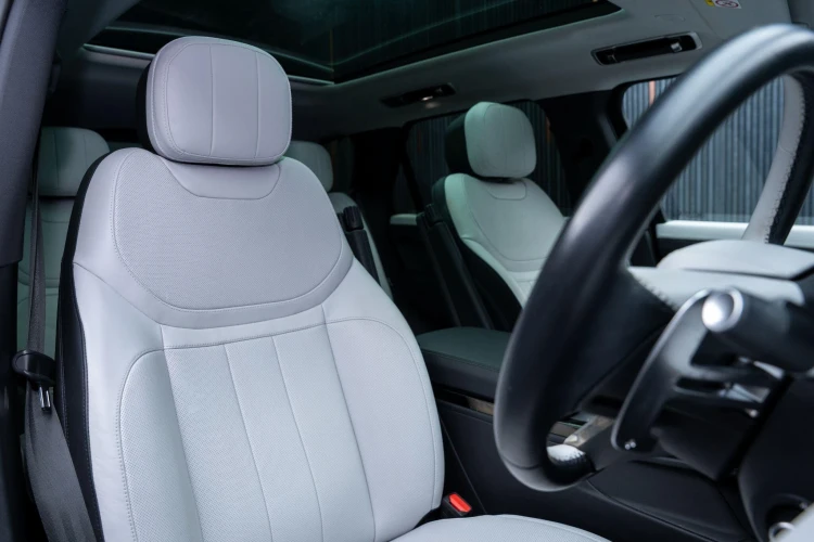 Vehicle Image 12