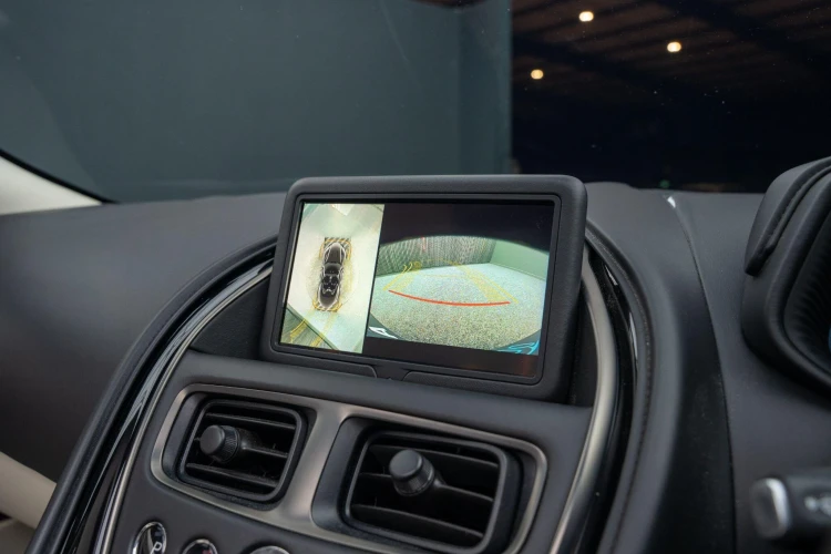 Vehicle Image 8