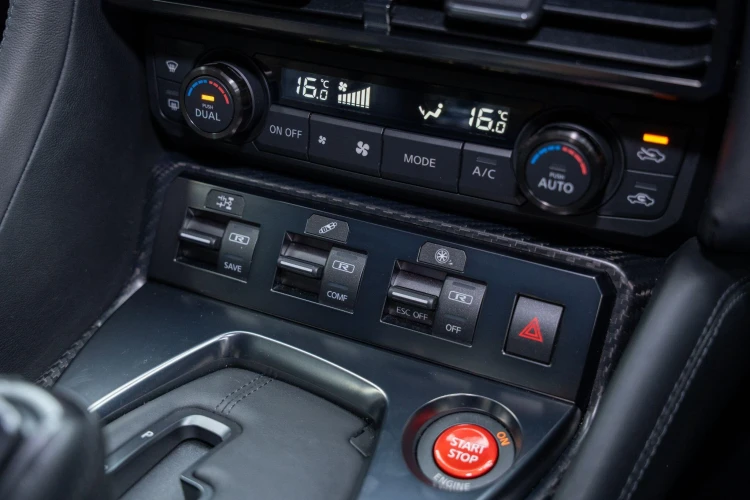 Vehicle Image 32