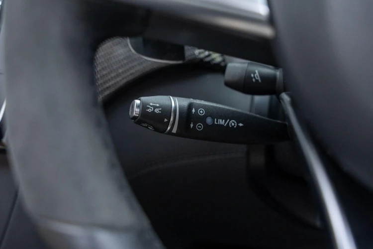 Vehicle Image 32