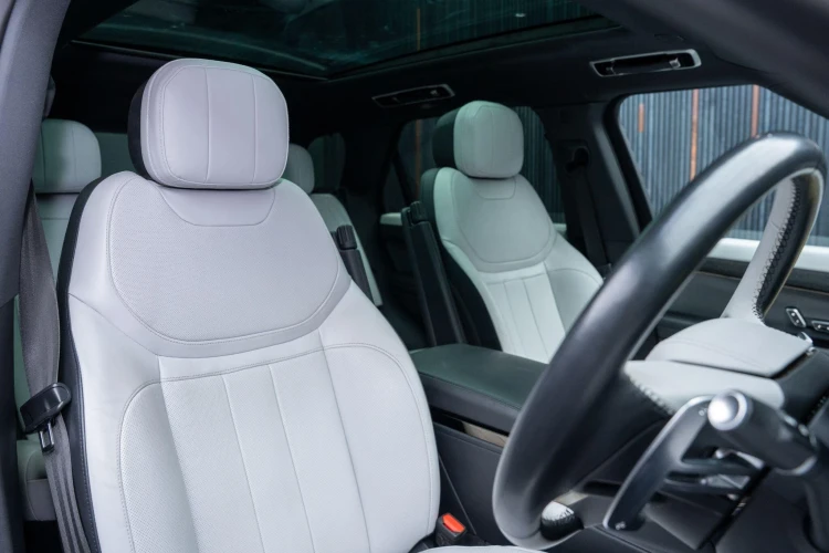 Vehicle Image 12