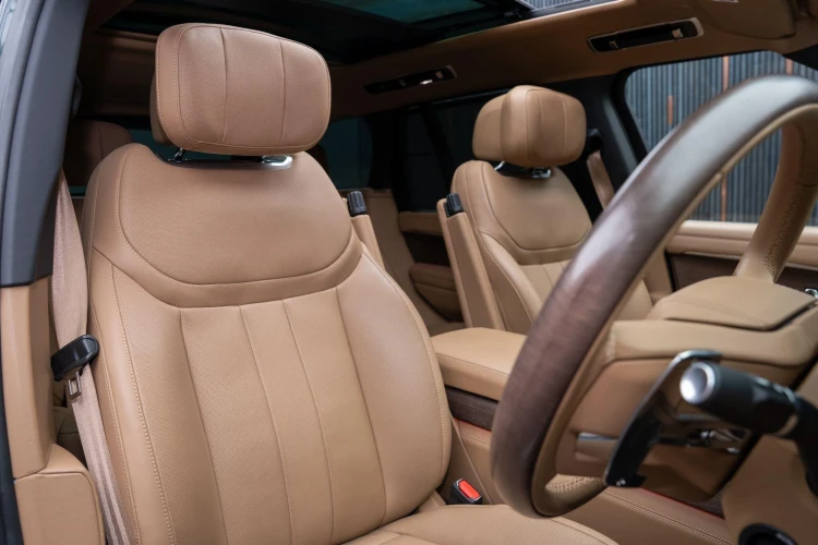 Vehicle Image 12
