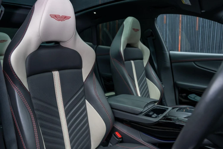 Vehicle Image 12