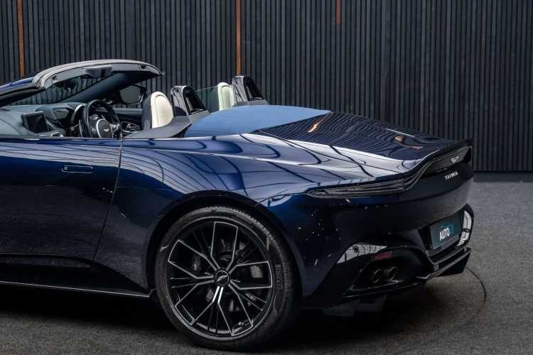 Vehicle Image 21