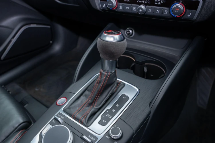 Vehicle Image 22
