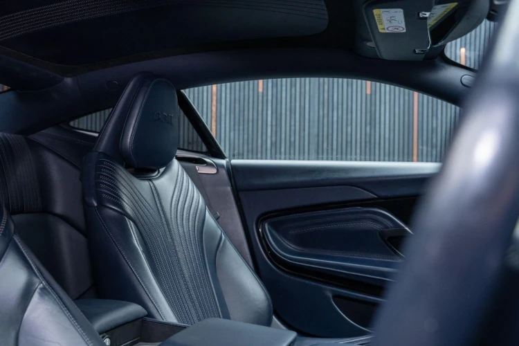 Vehicle Image 12