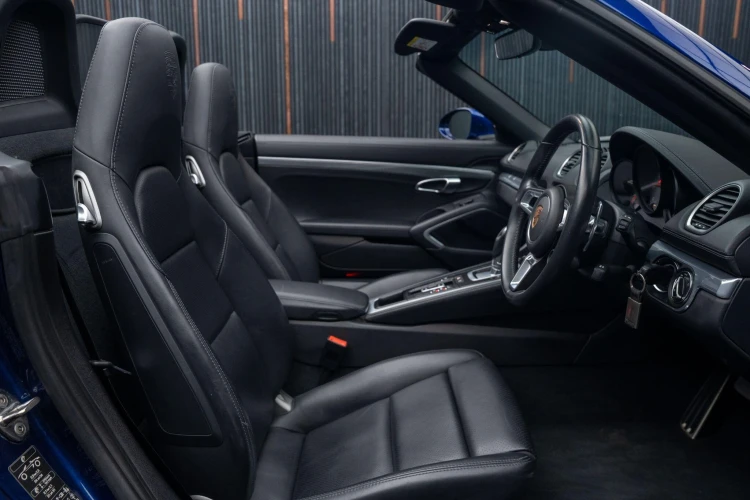 Vehicle Image 12